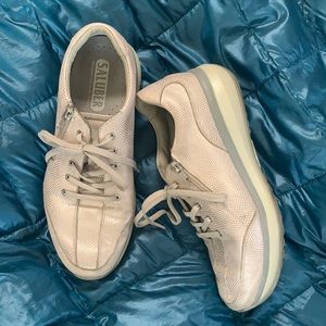 Joya athletic shoes with Salinger insteps